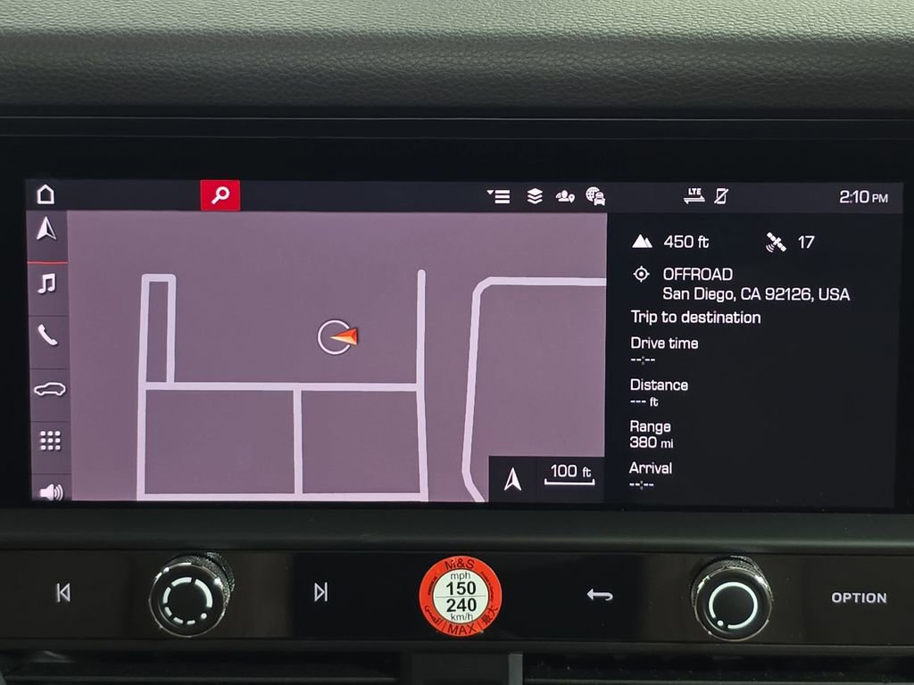 Certified 2025 Porsche Macan AWD/4WD image 18