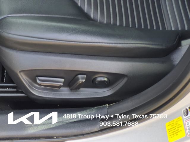 Used 2022 Toyota Camry SE w/ Convenience Package FWD image 19