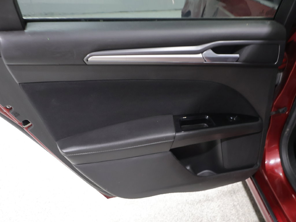 Used 2015 Ford Fusion SE FWD image 23