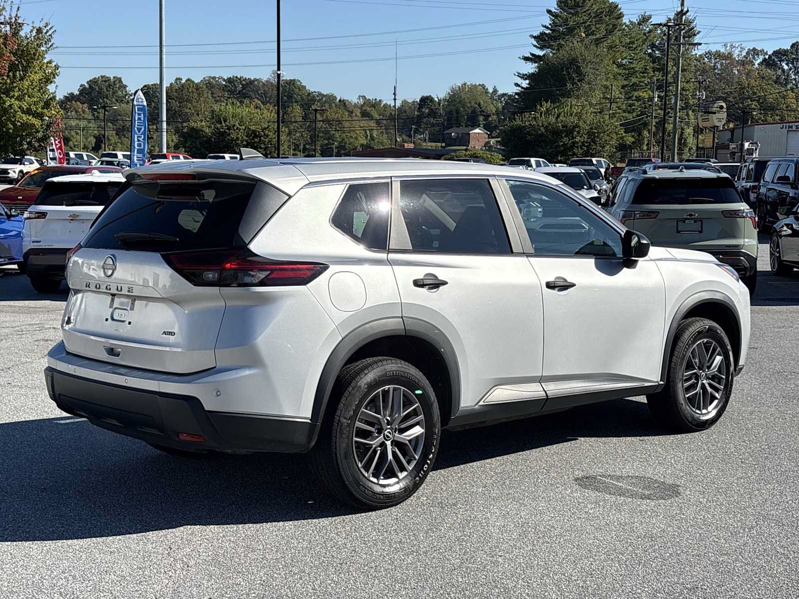 Used 2024 Nissan Rogue S AWD/4WD image 6