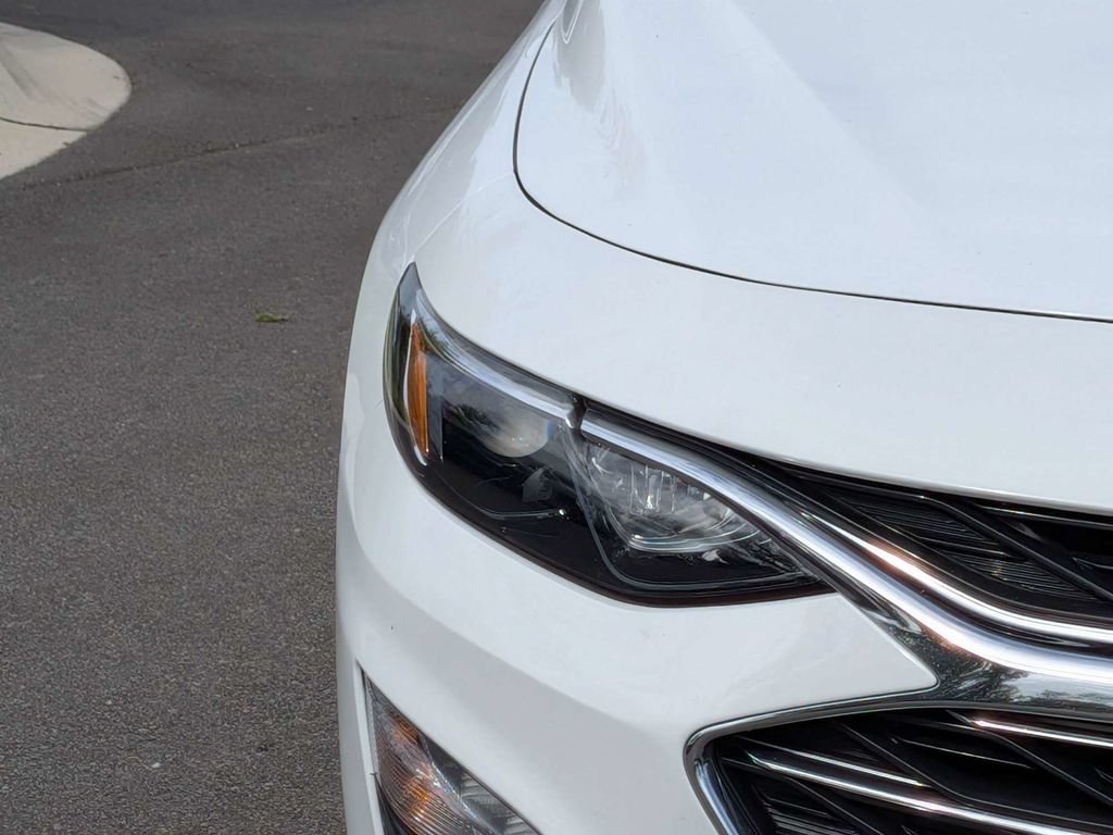 Used 2025 Chevrolet Malibu LT FWD image 11