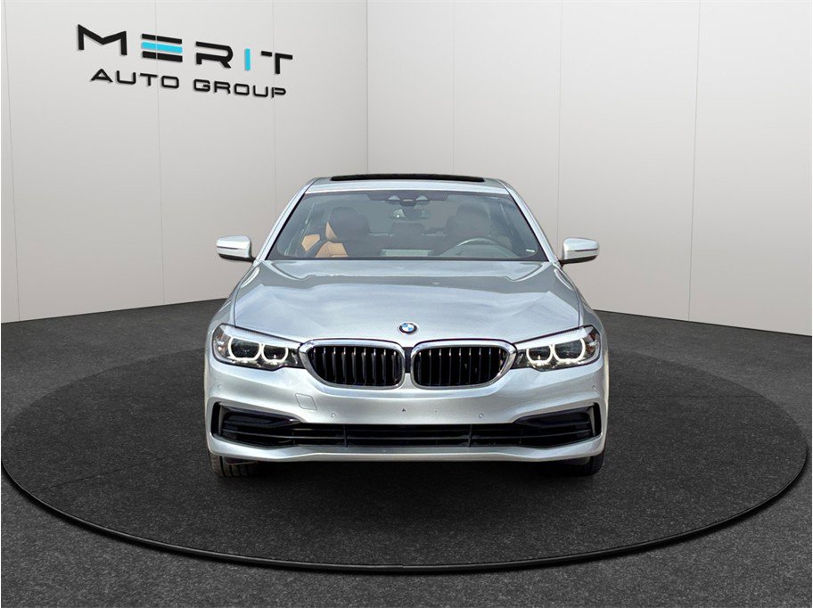 Used 2020 BMW 540i w/ Premium Package RWD image 3