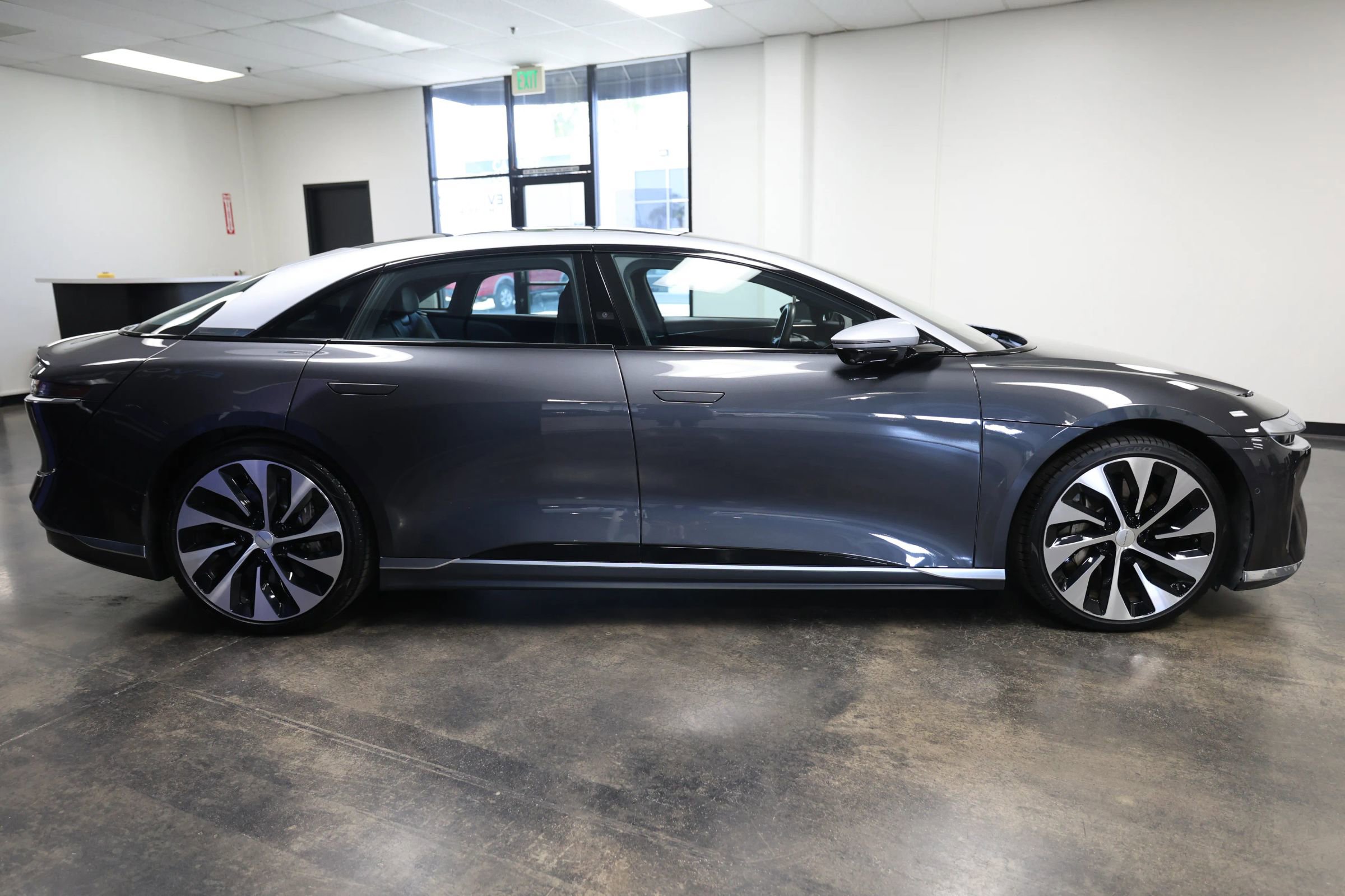 Used 2022 Lucid Air Grand Touring image 6