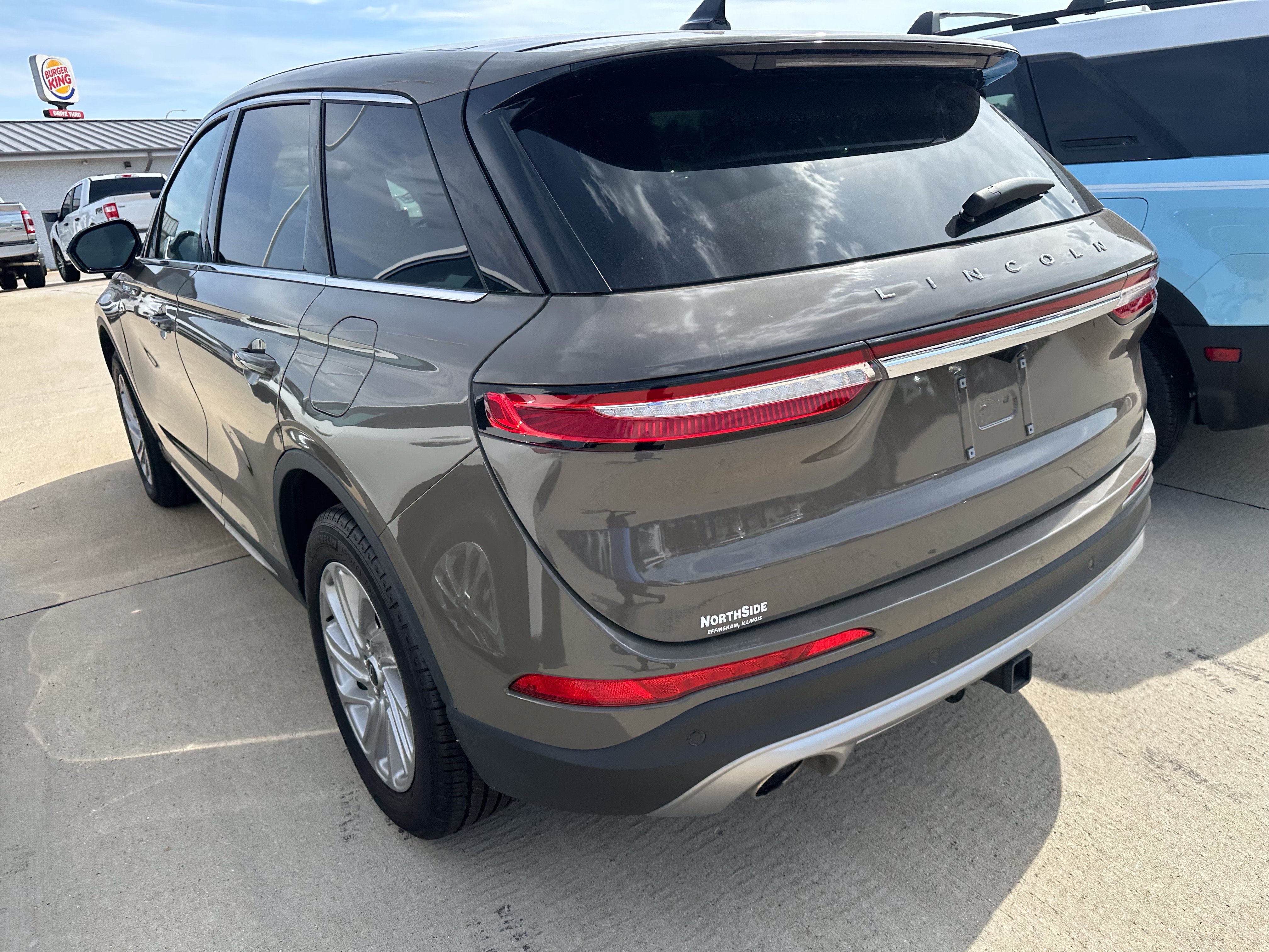 Used 2025 Lincoln Corsair AWD w/ Towing Package image 9