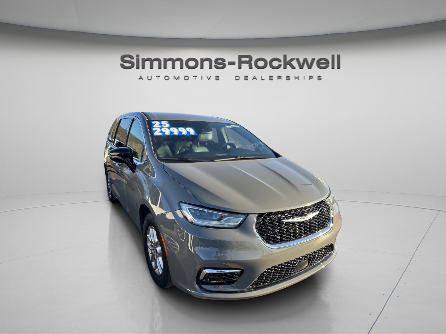 Used 2025 Chrysler Pacifica Select image 2