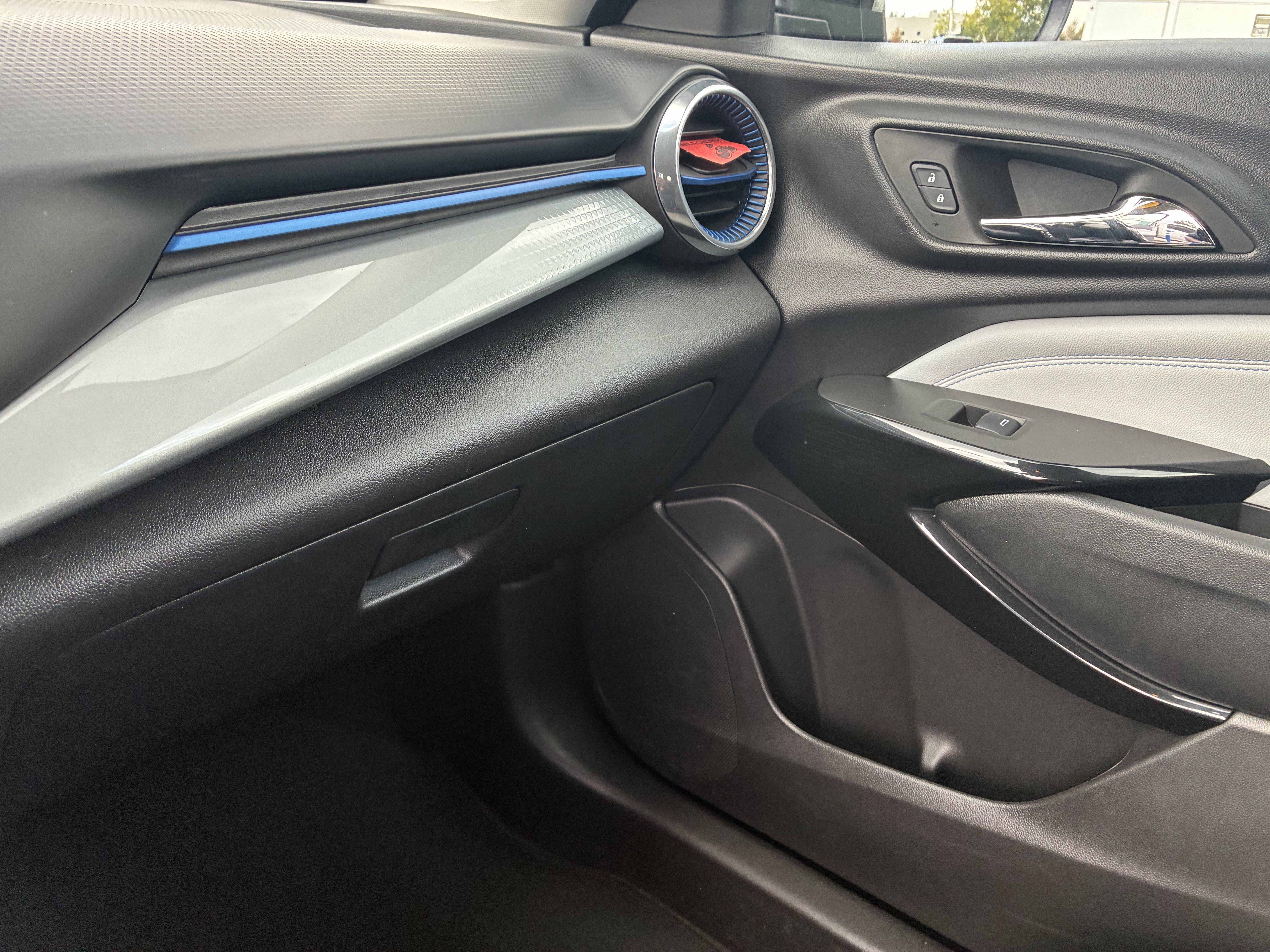 Used 2025 Chevrolet Trax LT w/ Driver Confidence Package FWD image 35
