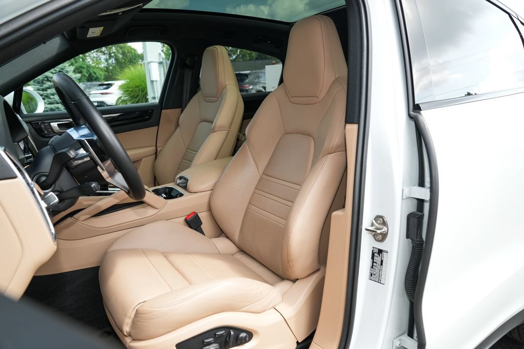 Certified 2022 Porsche Cayenne Coupe AWD/4WD image 5