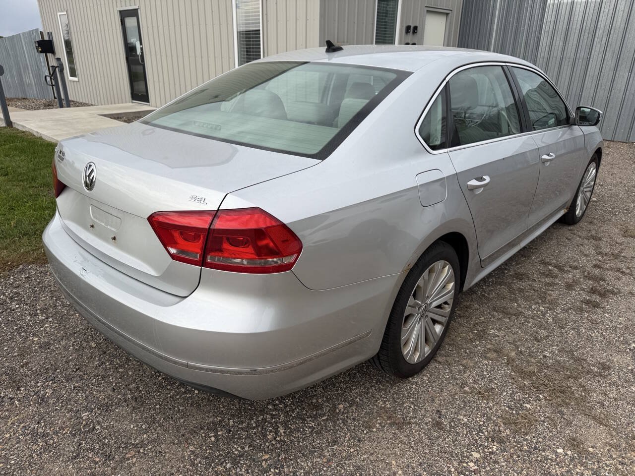 Used 2013 Volkswagen Passat 2.5 SEL Premium FWD image 5