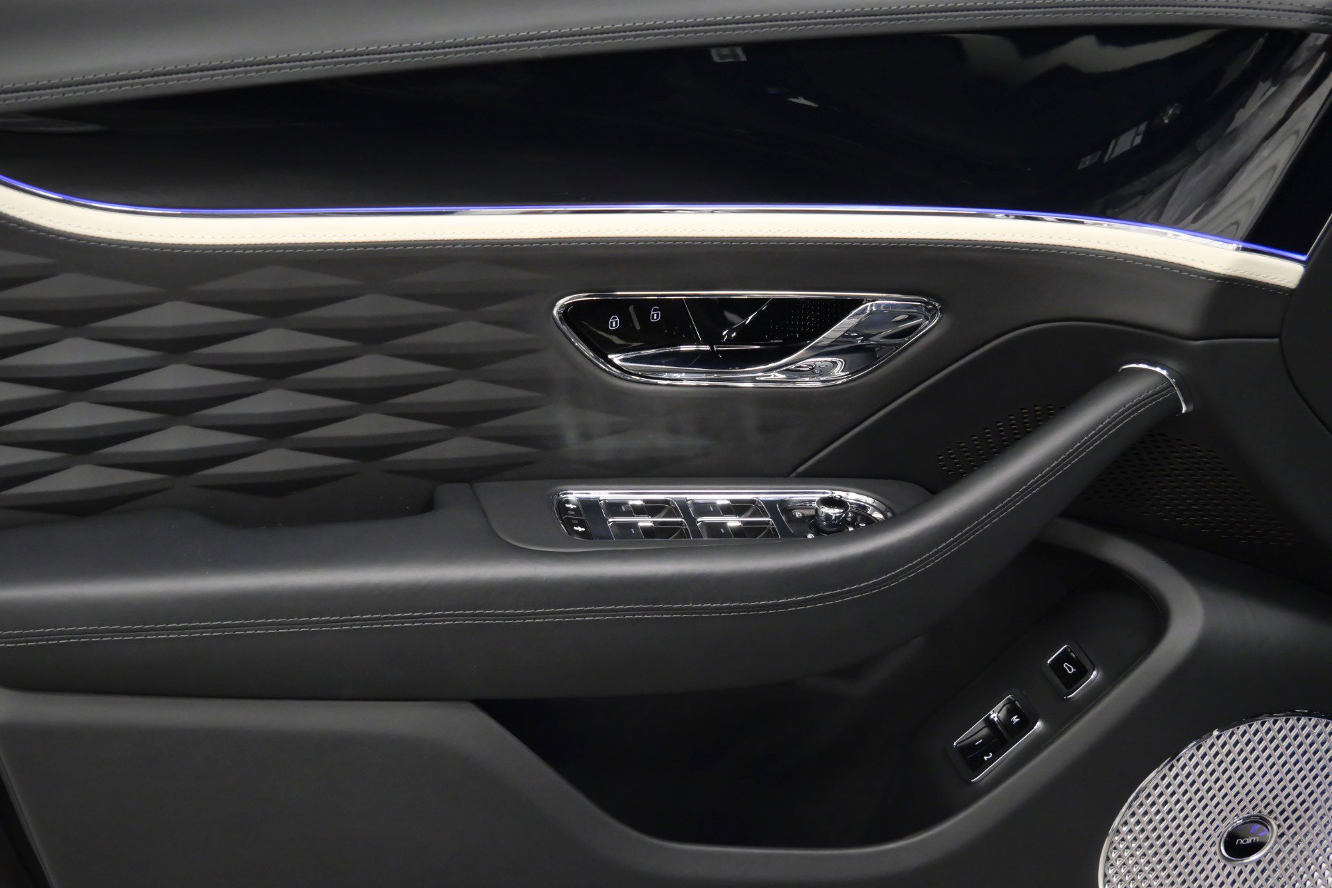 Used 2024 Bentley Flying Spur W12 image 45