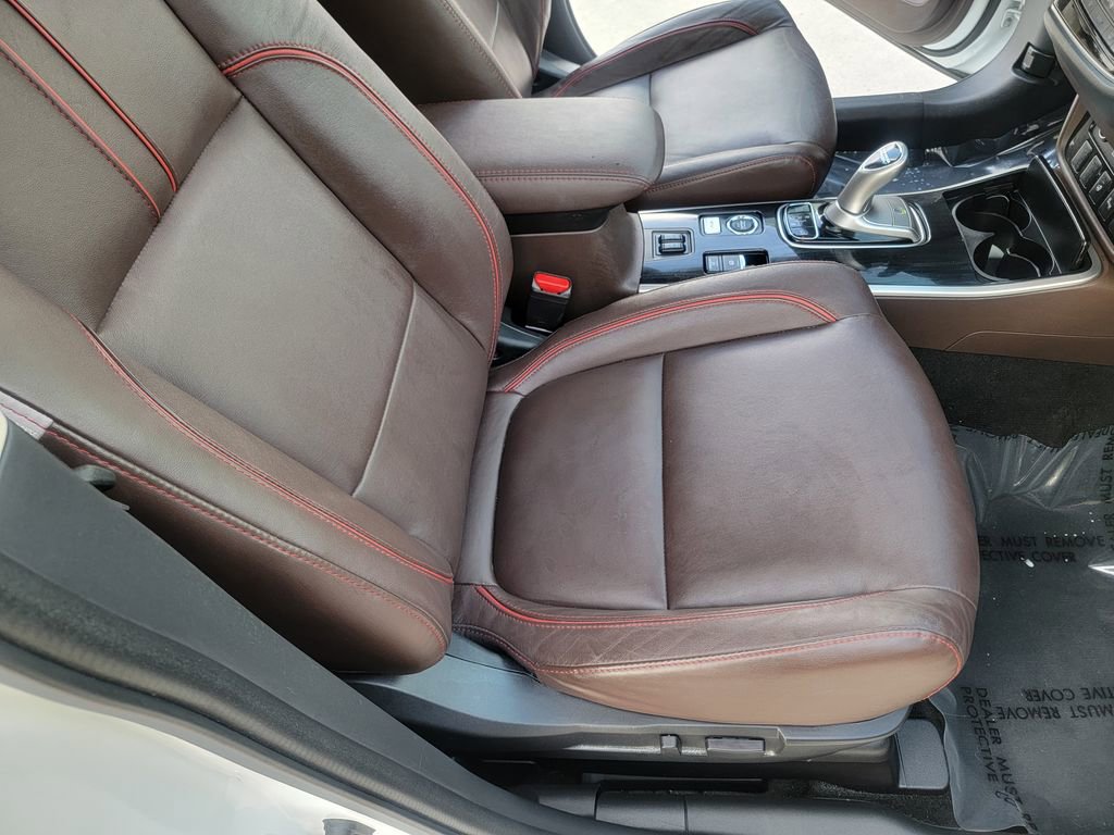 Used 2018 Mitsubishi Outlander 4WD Plug-In Hybrid image 12