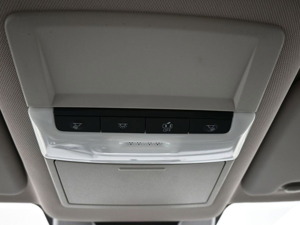 Used 2025 Nissan Rogue S image 28