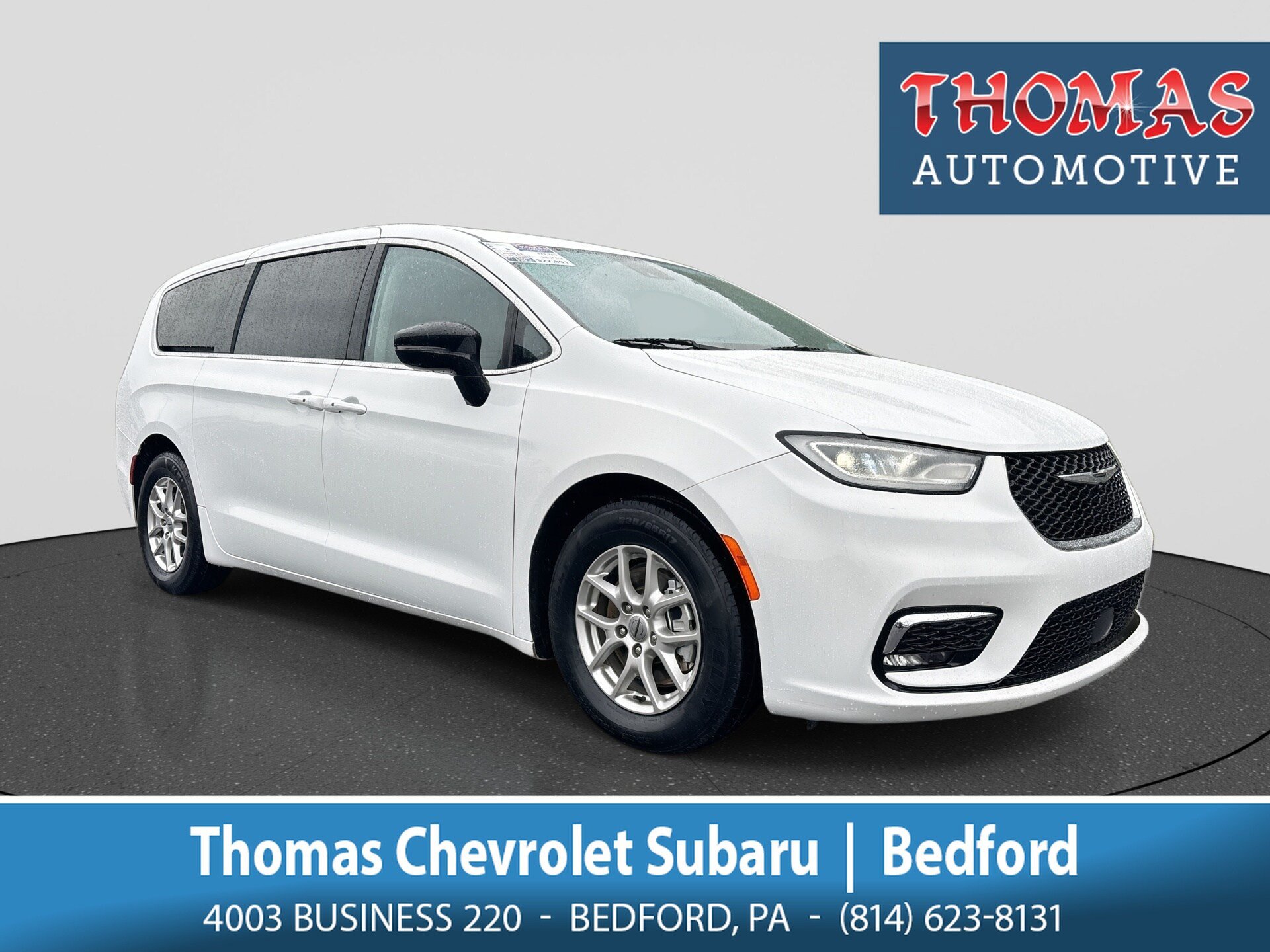 Used 2024 Chrysler Pacifica Touring-L FWD image 1