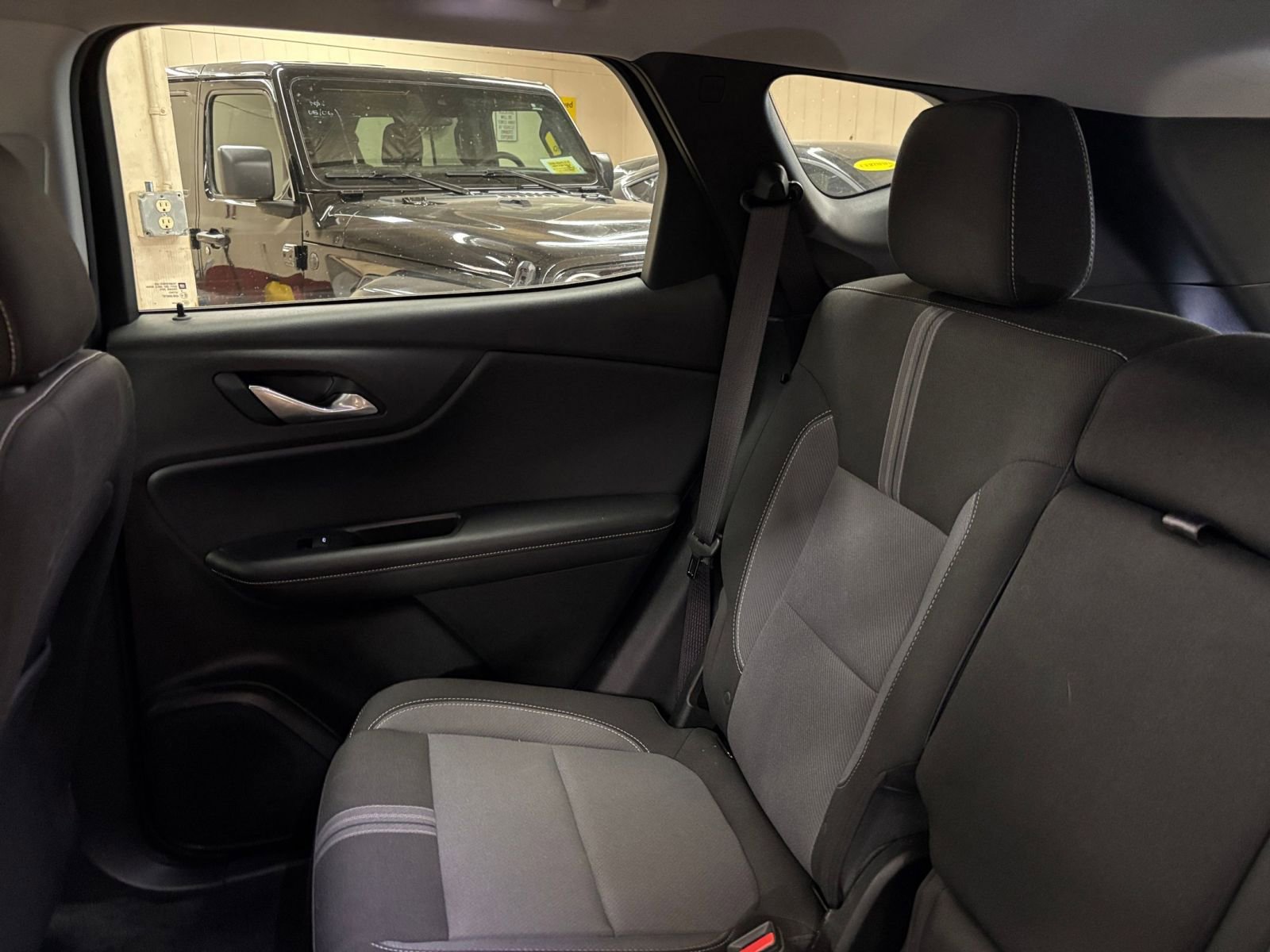 Used 2025 Chevrolet Blazer LT FWD image 40