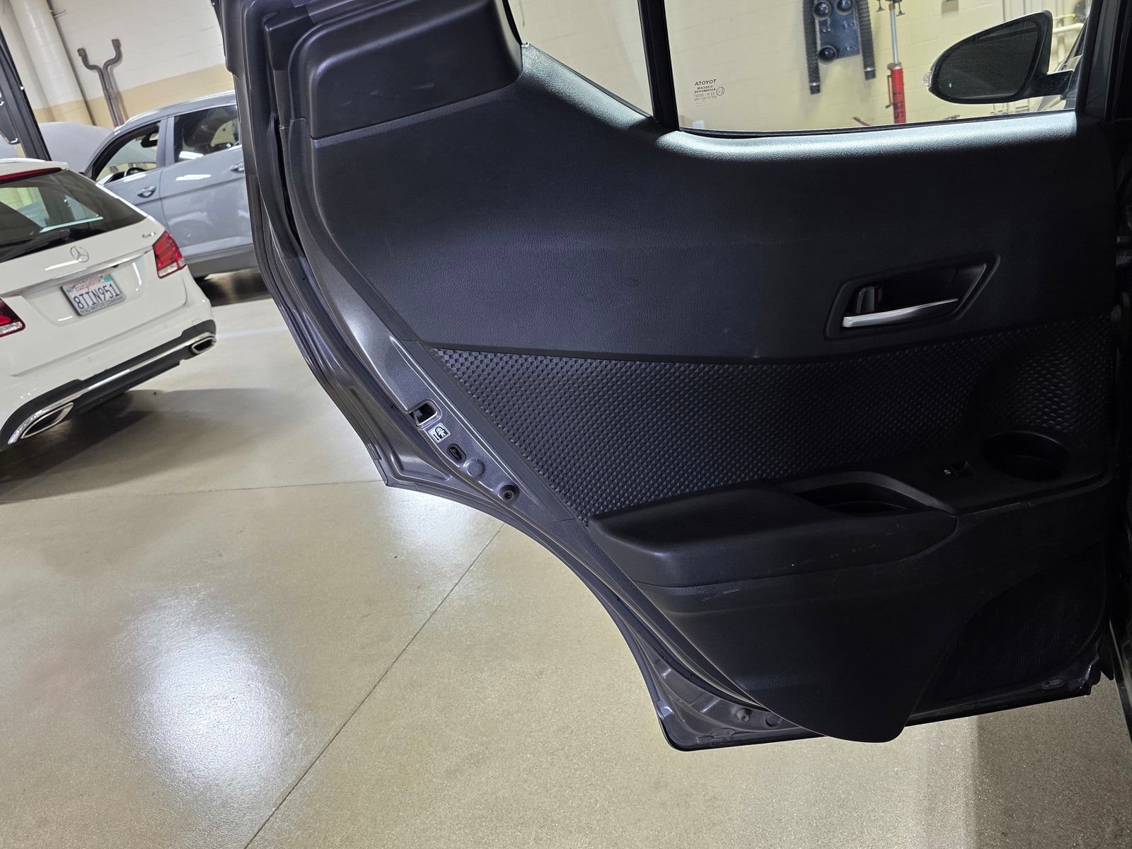 Used 2018 Toyota C-HR XLE FWD image 10