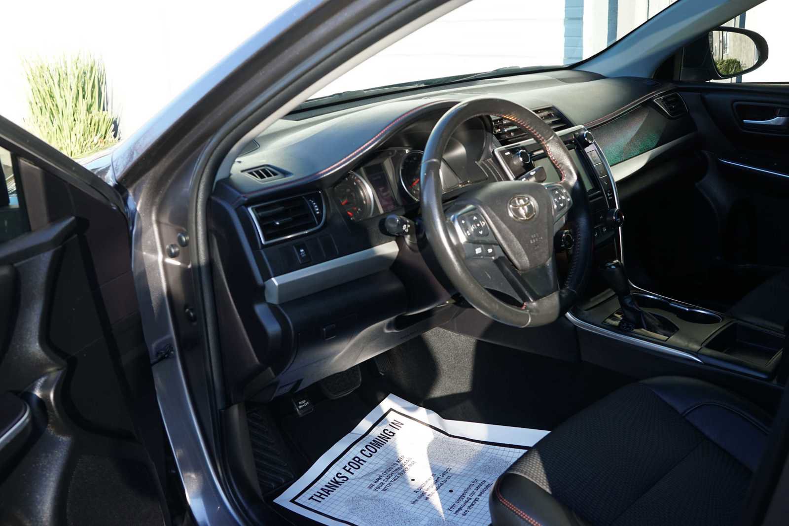 Used 2017 Toyota Camry SE w/ Moonroof Package image 38