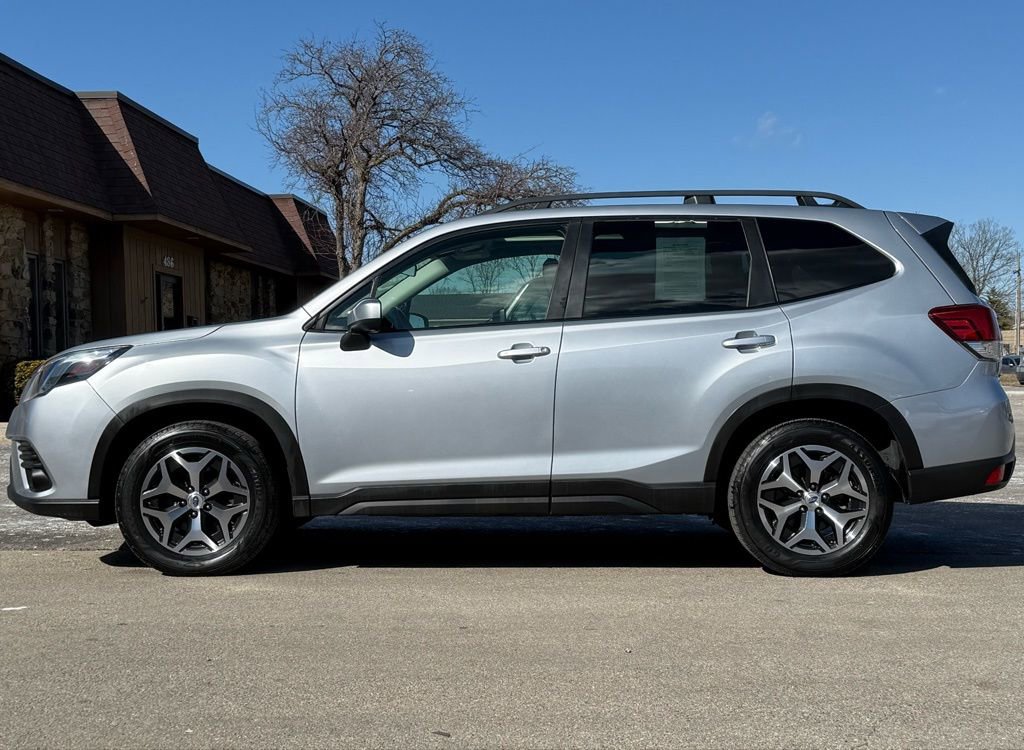 Used 2022 Subaru Forester Premium image 2