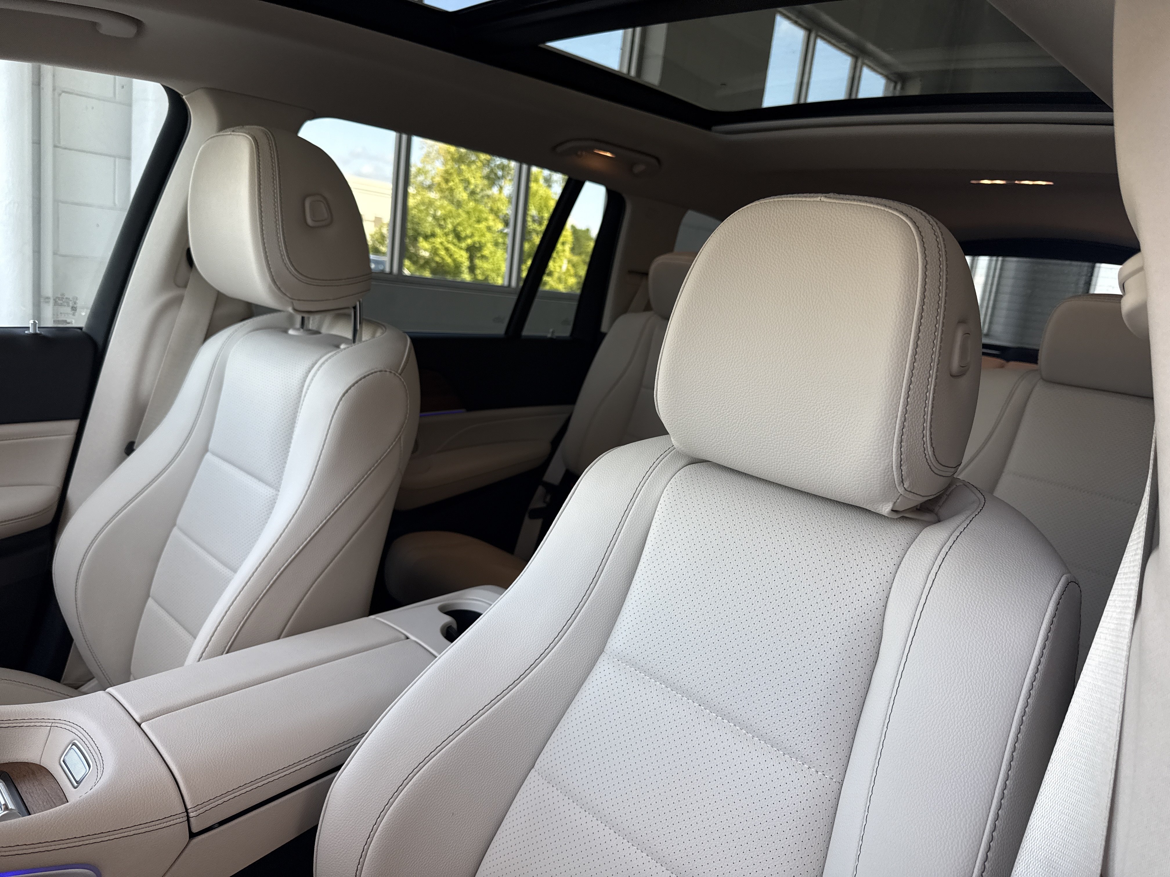 Certified 2025 Mercedes-Benz GLS 450 4MATIC image 24
