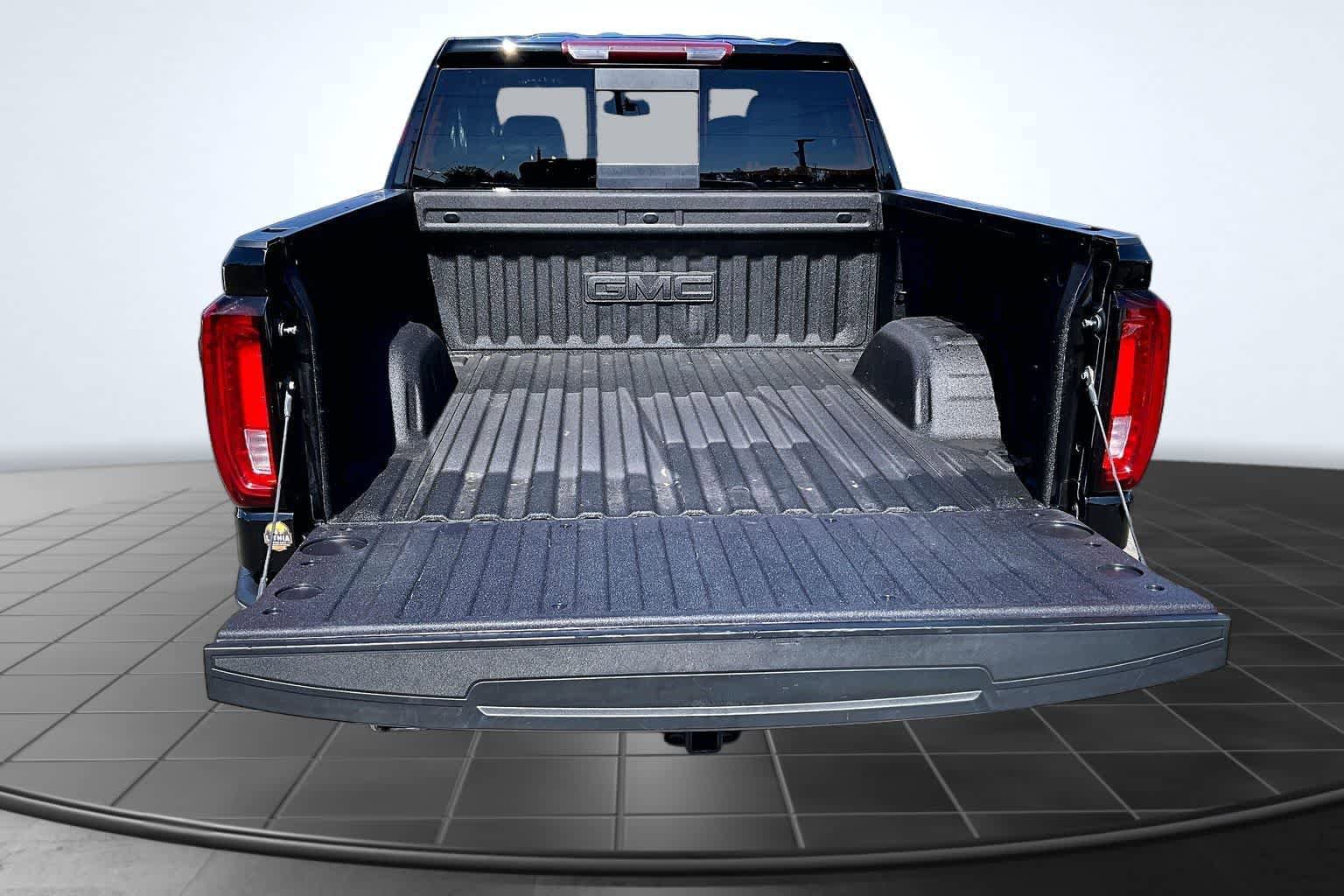 Used 2023 GMC Sierra 1500 SLT w/ SLT Premium Plus Package AWD/4WD image 19