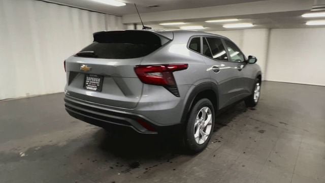 New 2026 Chevrolet Trax LS w/ LS Convenience Package FWD image 8