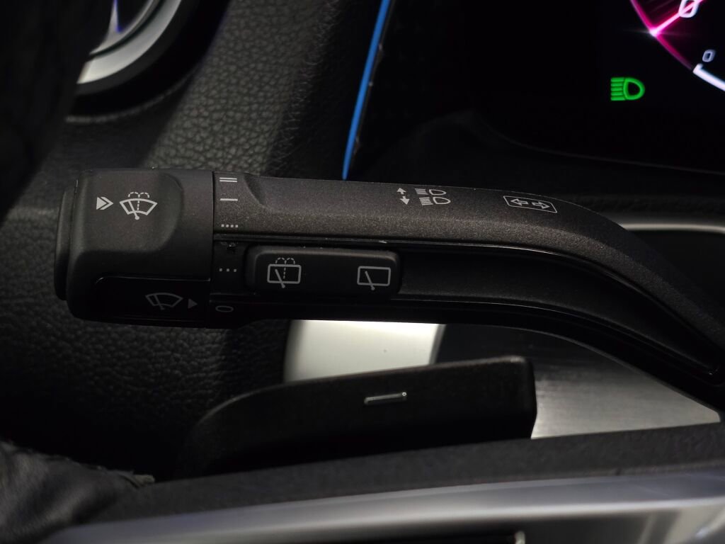 Used 2025 Mercedes-Benz GLB 250 4MATIC image 38