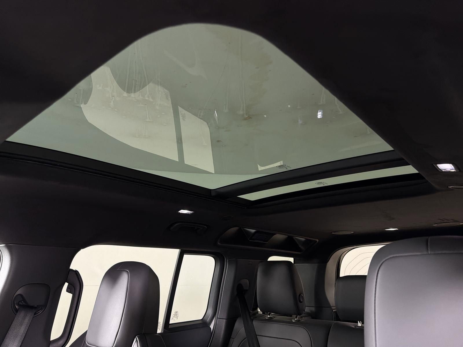 New 2026 Land Rover Defender 110 OCTA image 9