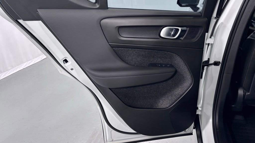 Certified 2023 Volvo XC40 B5 Plus w/ Protection Package Premier image 25