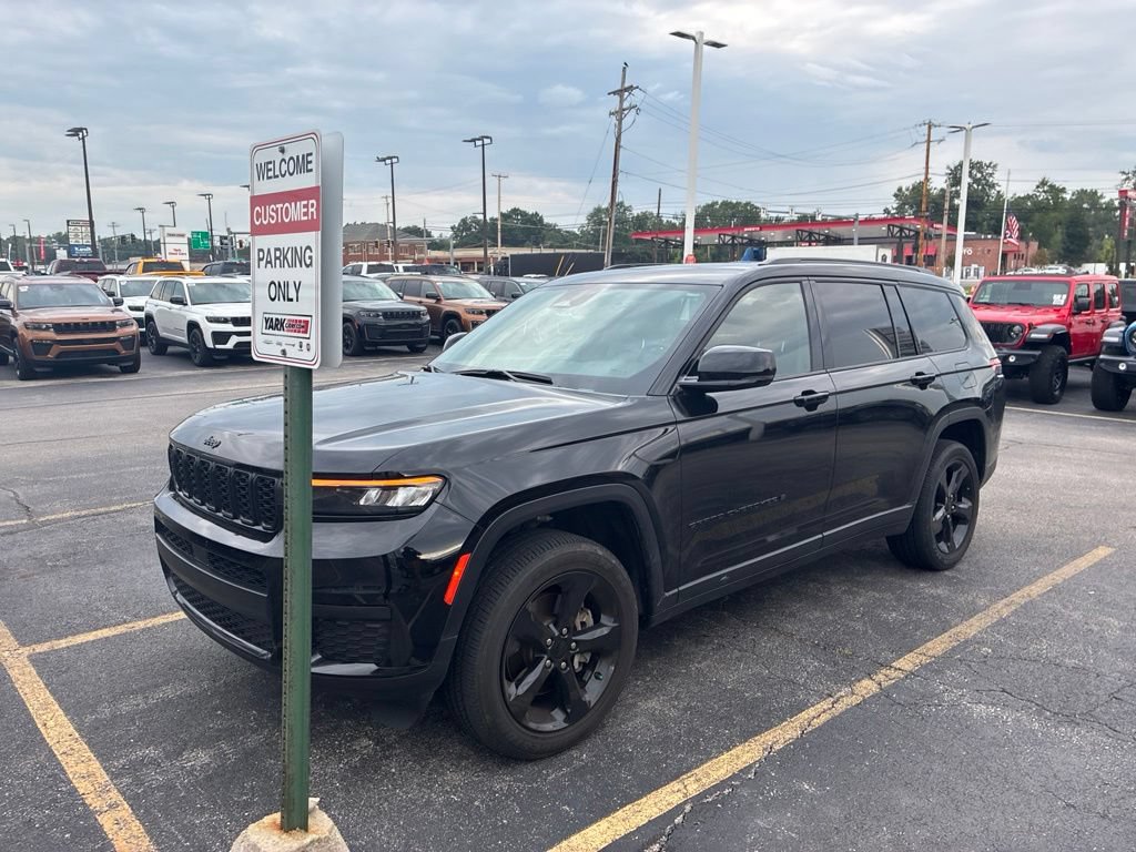 Used 2023 Jeep Grand Cherokee L Laredo AWD/4WD video 3