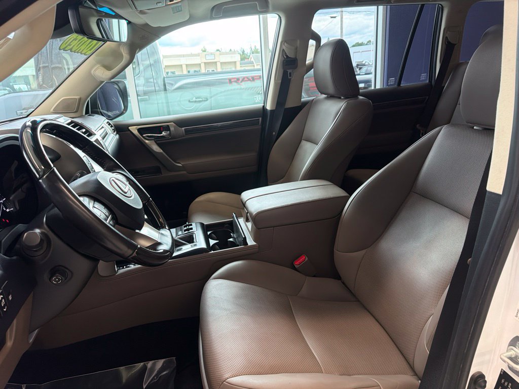 Used 2020 Lexus GX 460 Premium w/ Premium Package AWD/4WD image 11