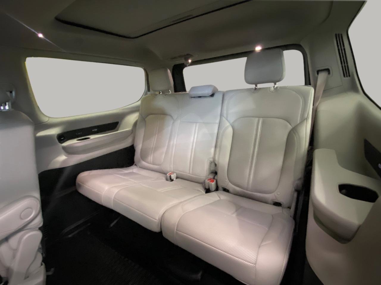 Used 2022 Jeep Wagoneer Series III w/ Premium Group I image 13