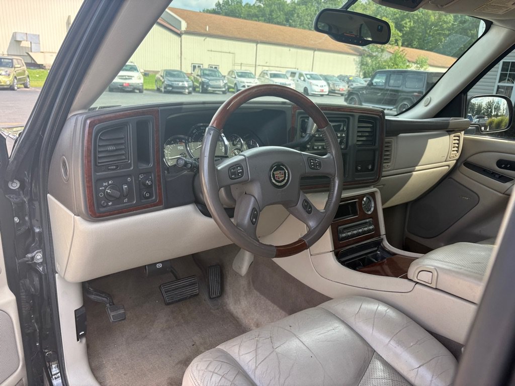 Used 2005 Cadillac Escalade AWD image 13