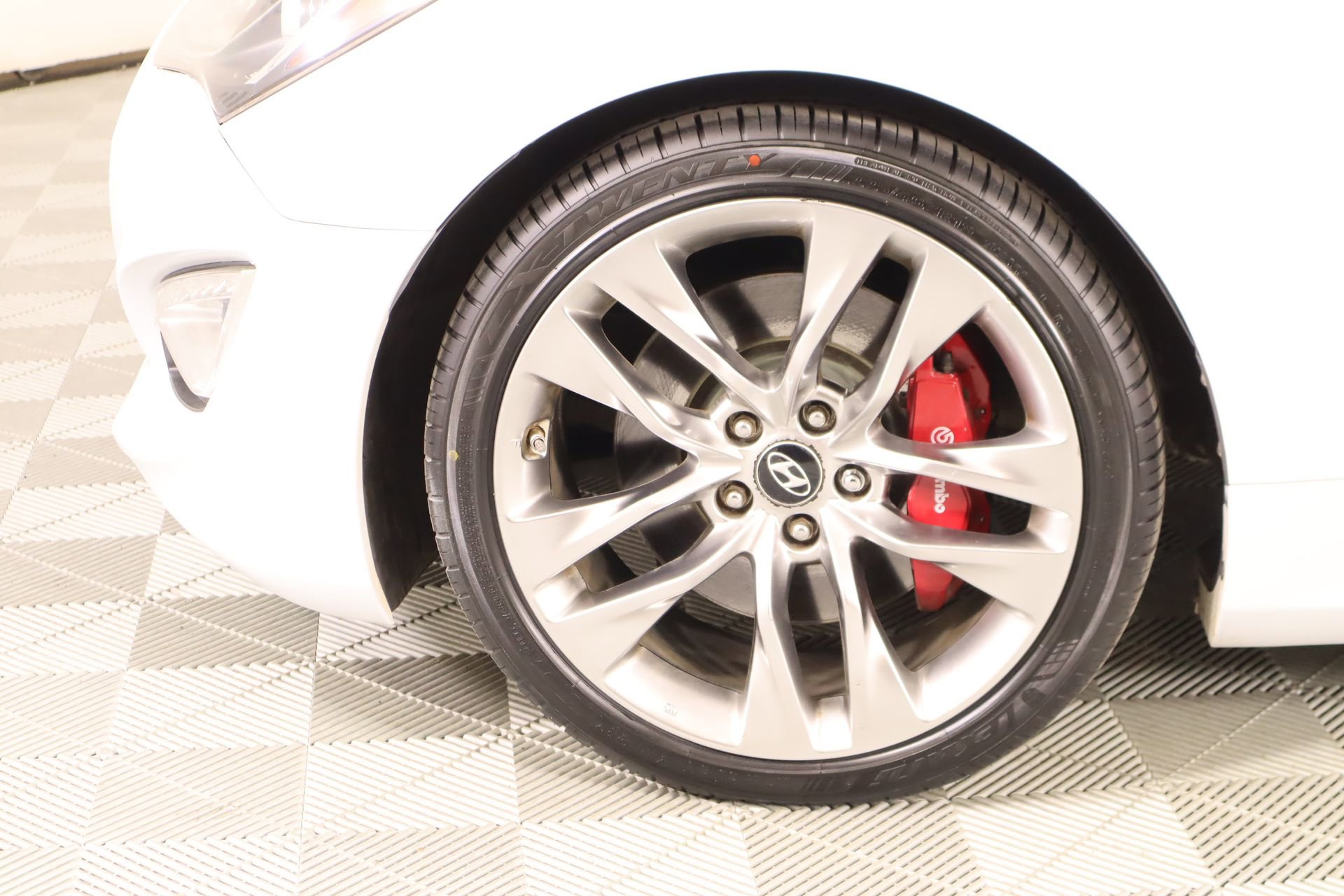 Used 2013 Hyundai Genesis 3.8 image 17