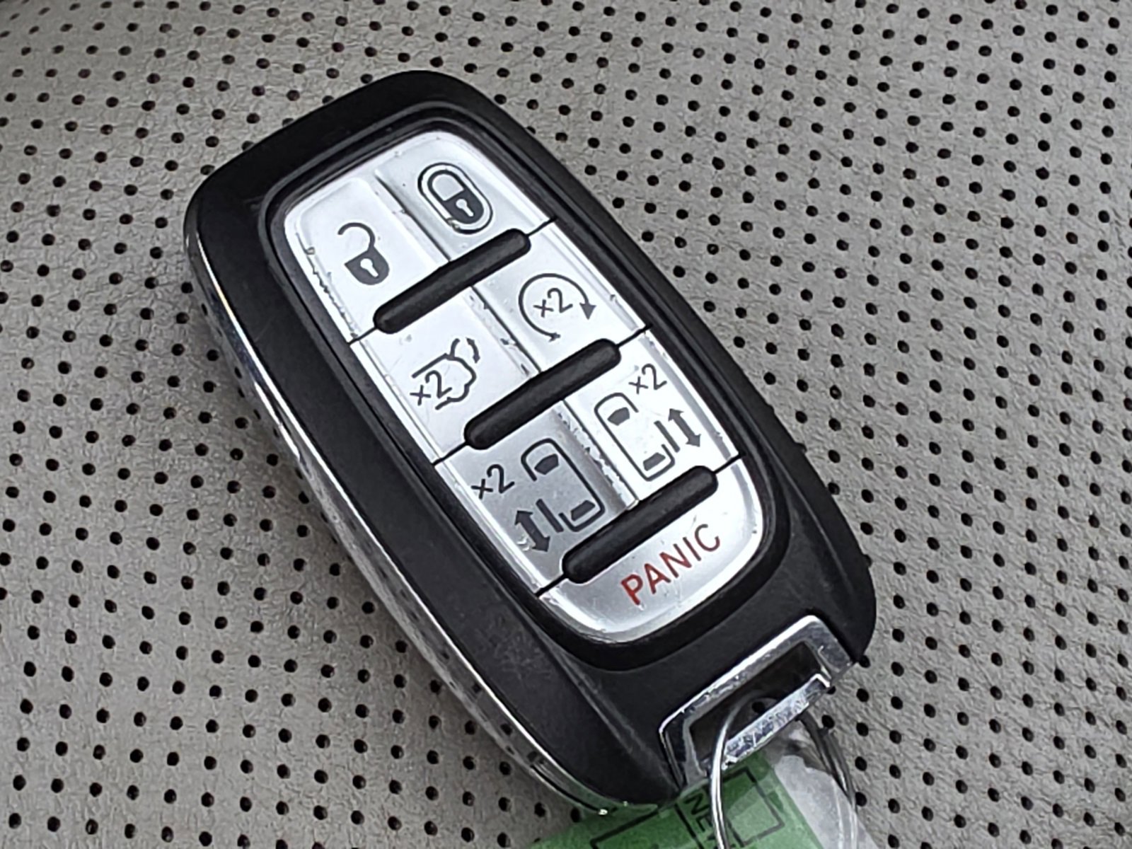 Used 2020 Chrysler Pacifica Limited image 32