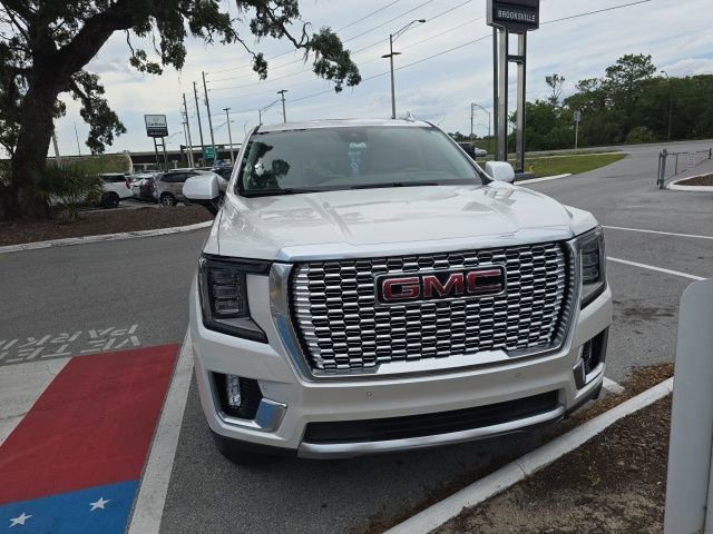 Used 2024 GMC Yukon XL Denali w/ Advanced Technology Package AWD/4WD image 5