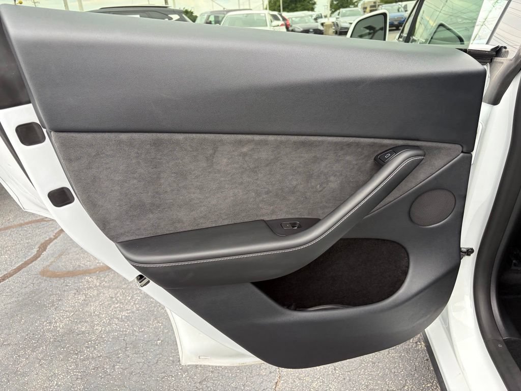 Used 2023 Tesla Model Y Long Range AWD/4WD image 21