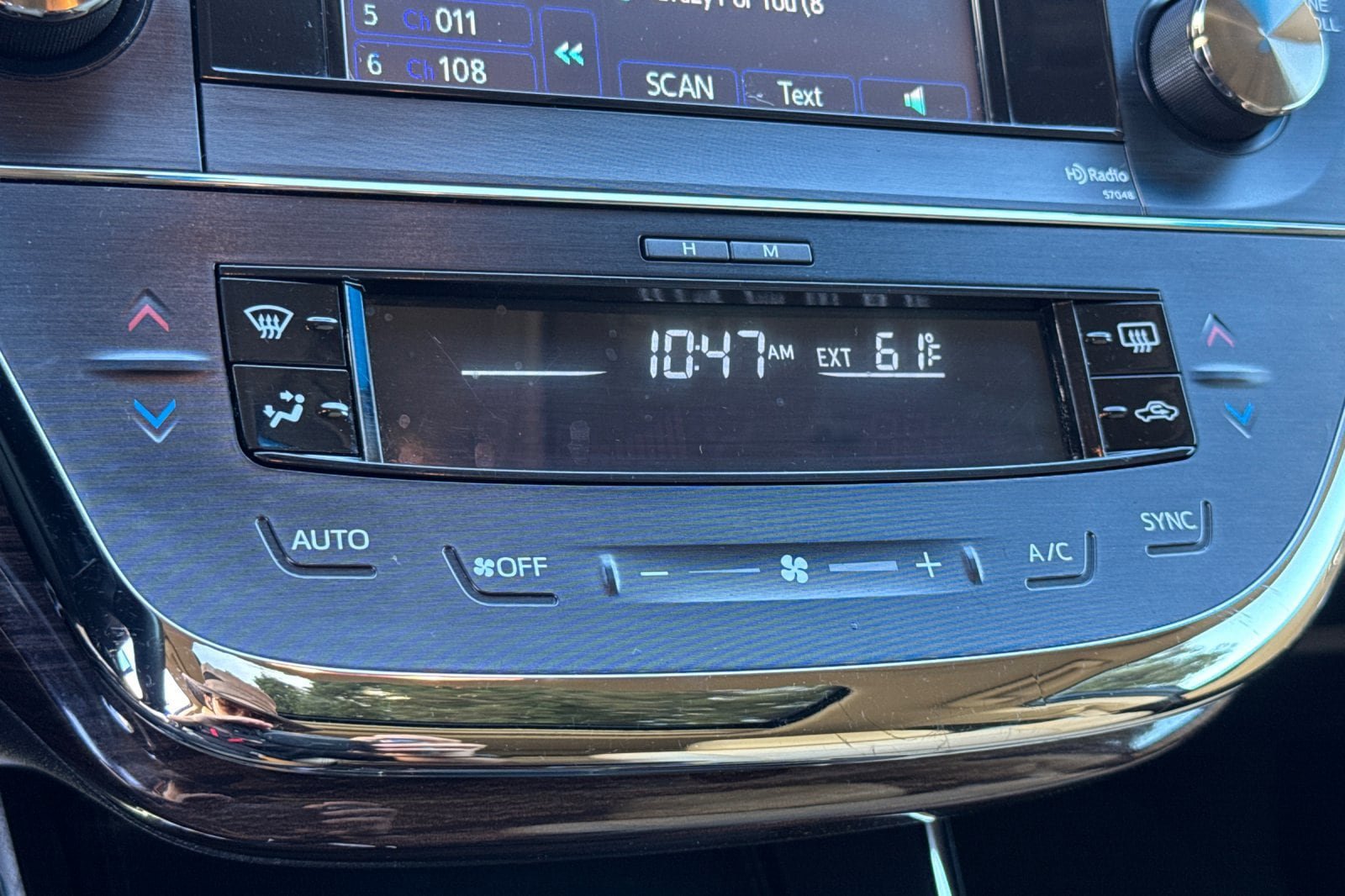 Used 2014 Toyota Avalon XLE Touring FWD image 16