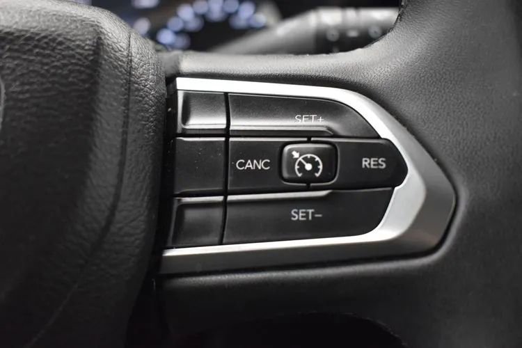 Used 2024 Jeep Compass Latitude AWD/4WD image 23