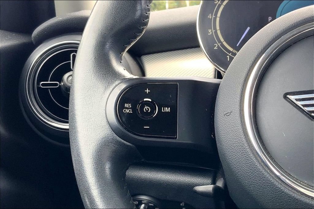 Used 2024 MINI Cooper 4-Door Hardtop FWD image 17