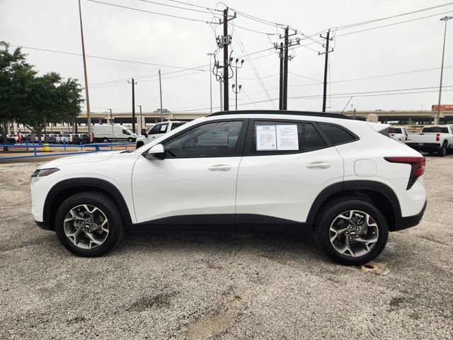 Used 2025 Chevrolet Trax LT FWD image 4