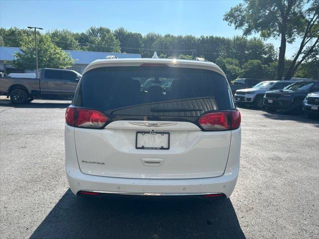 Certified 2020 Chrysler Pacifica Touring FWD image 5