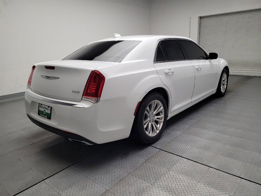 Used 2017 Chrysler 300 Limited image 9