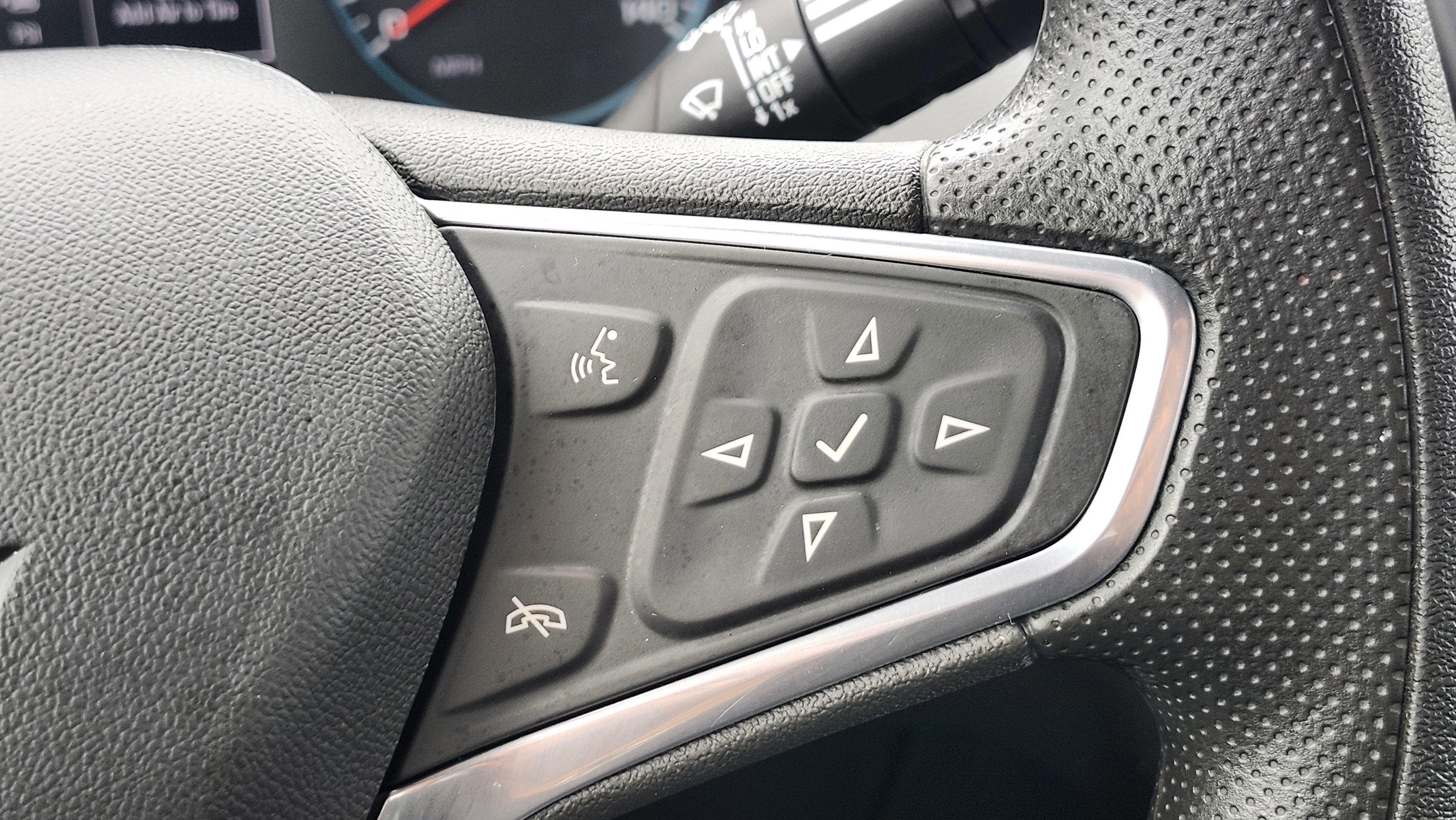 Used 2022 Chevrolet Equinox LS image 30