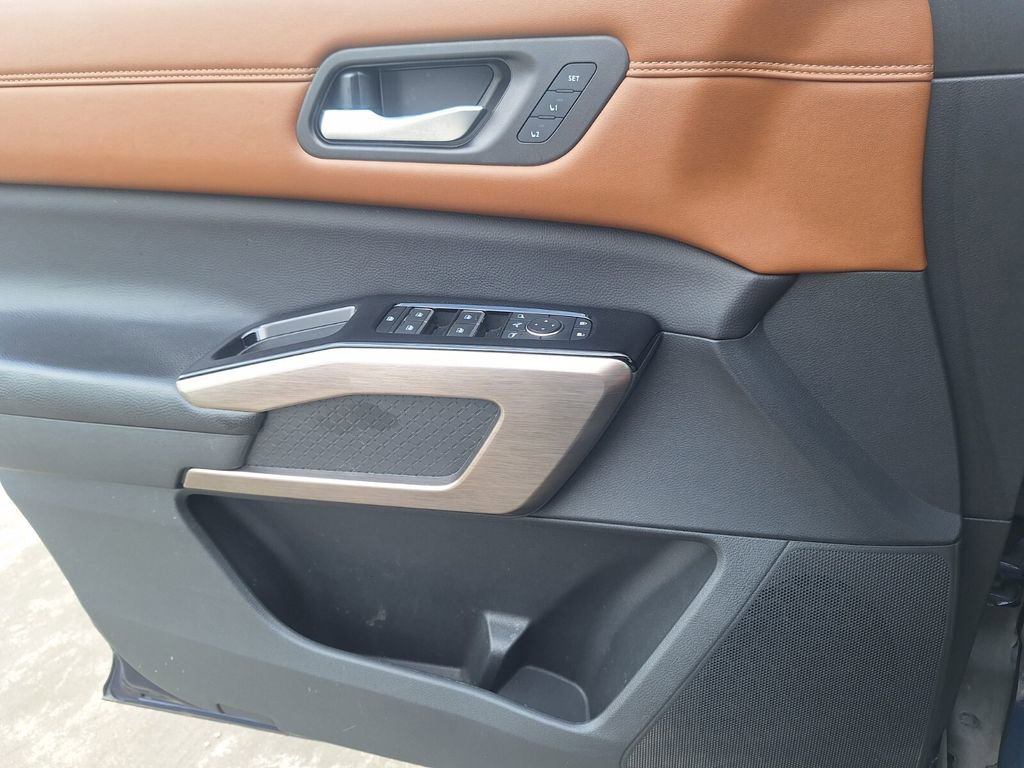 Used 2024 Nissan Pathfinder Platinum FWD image 22