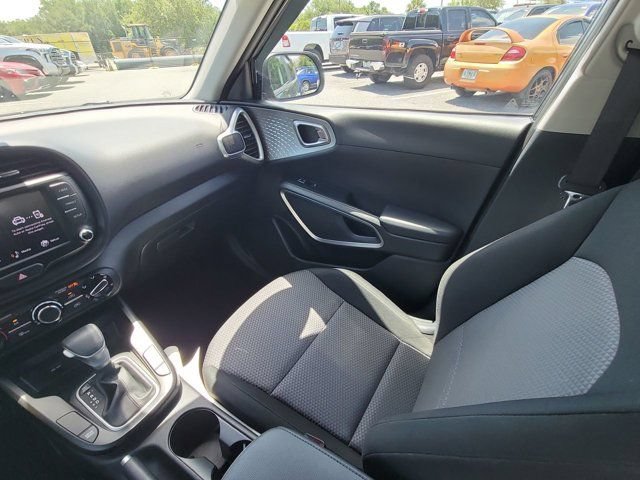 Used 2024 Kia Soul LX w/ Option Group 015 FWD image 3