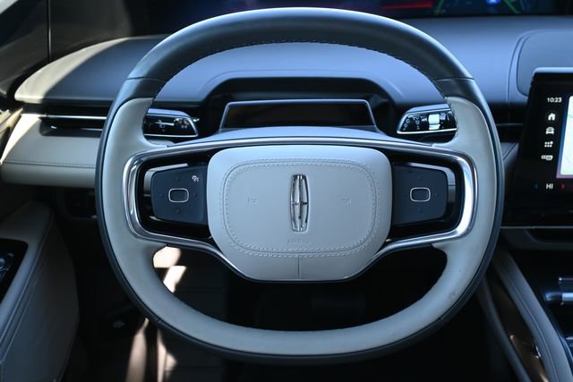 Used 2025 Lincoln Nautilus Premier image 14