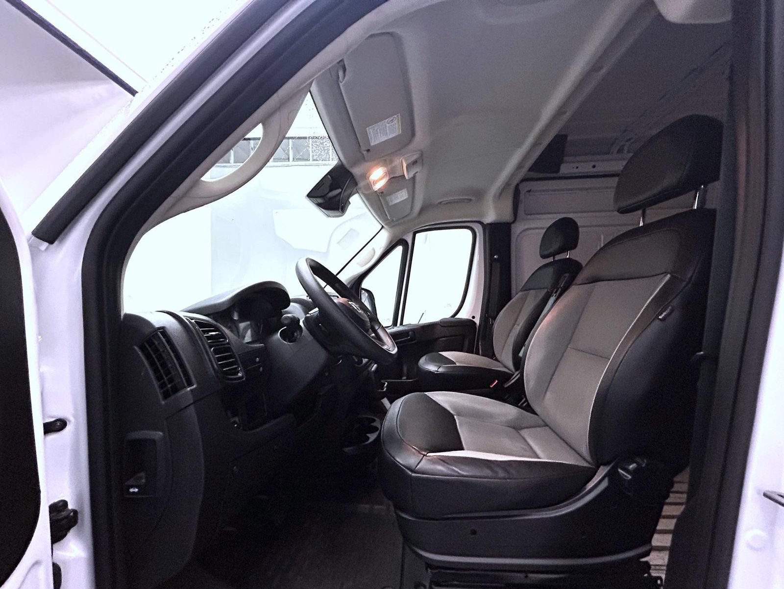 Used 2023 RAM ProMaster 2500 FWD image 10