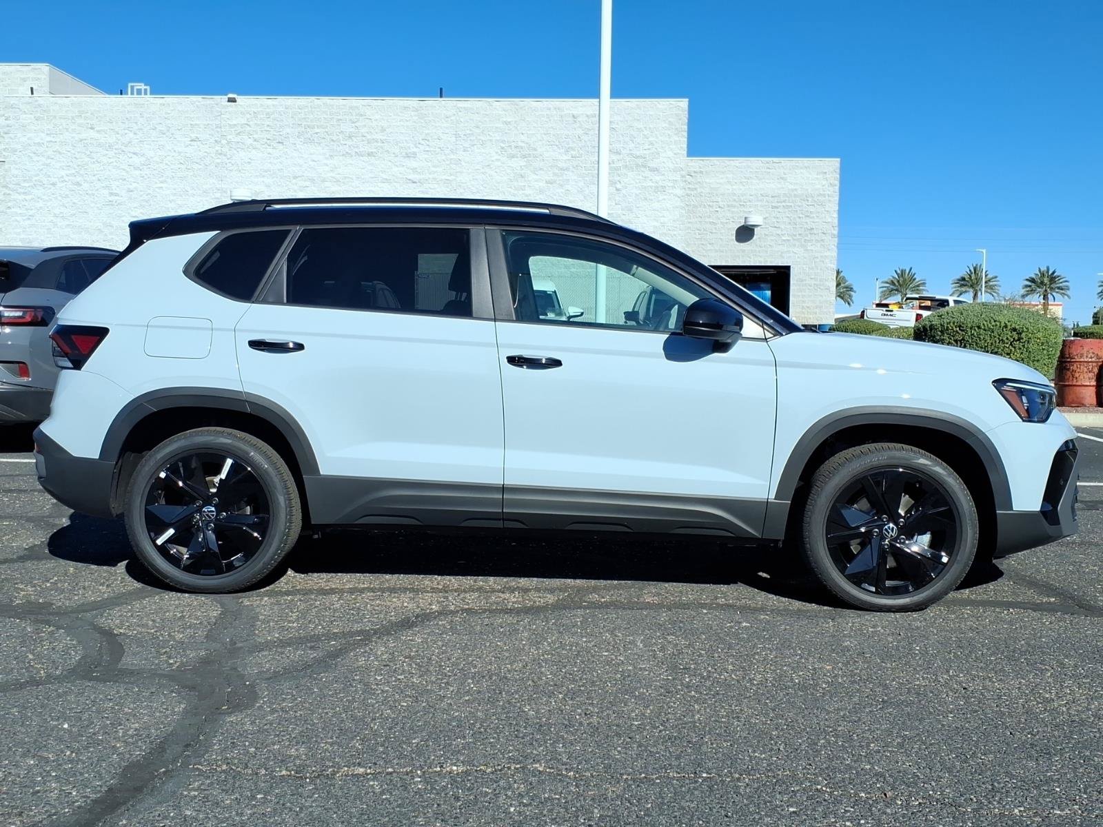 New 2026 Volkswagen Taos SE FWD image 5