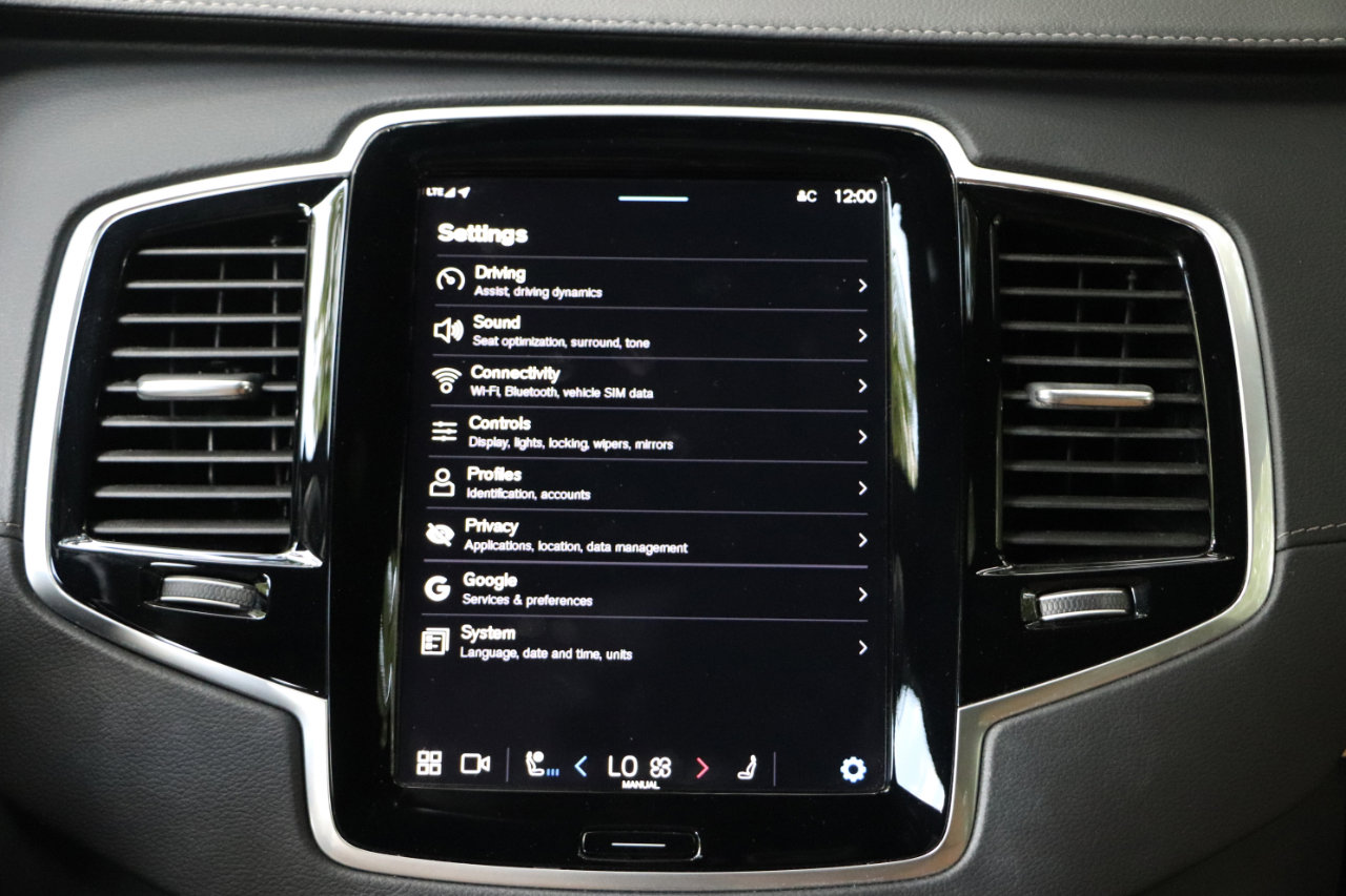 Used 2023 Volvo XC90 T8 Ultimate image 40