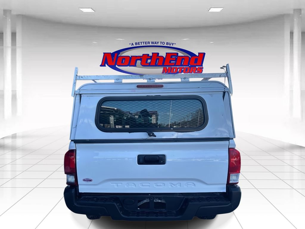 Used 2018 Toyota Tacoma SR image 4