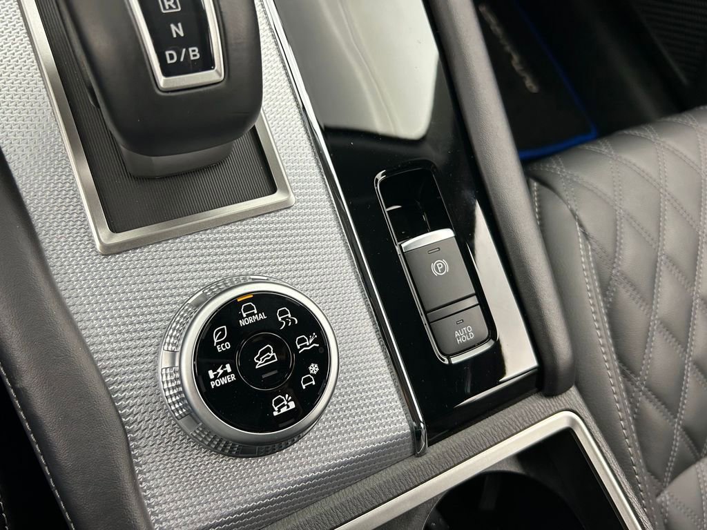New 2025 Mitsubishi Outlander SEL image 35