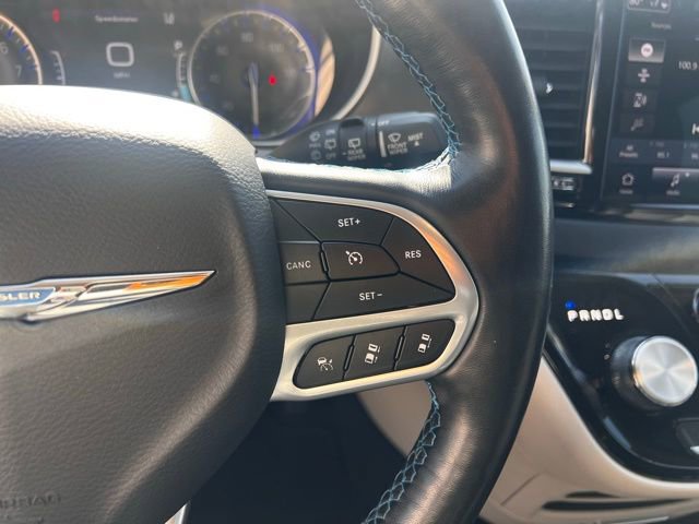 Used 2021 Chrysler Pacifica Touring-L image 16